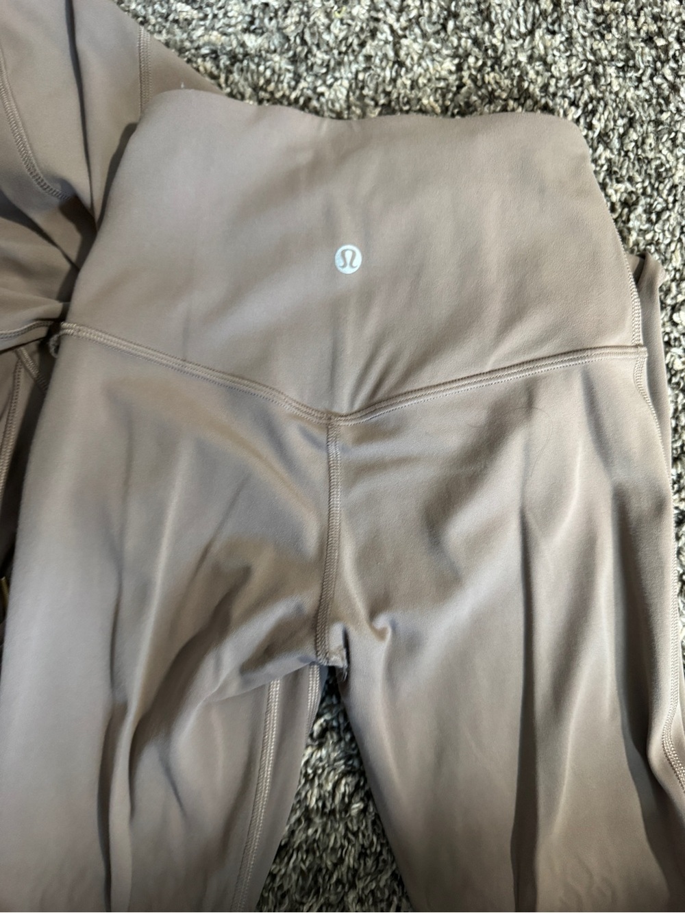 Lululemon set in Taupe - Picture 2 of 4